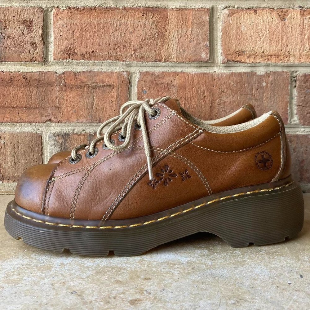 vtg 00s dr. martens 12283 floral embossed chunky oxford daisy platforms